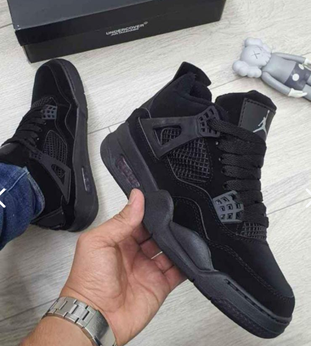 Jordan Retro 4 Black